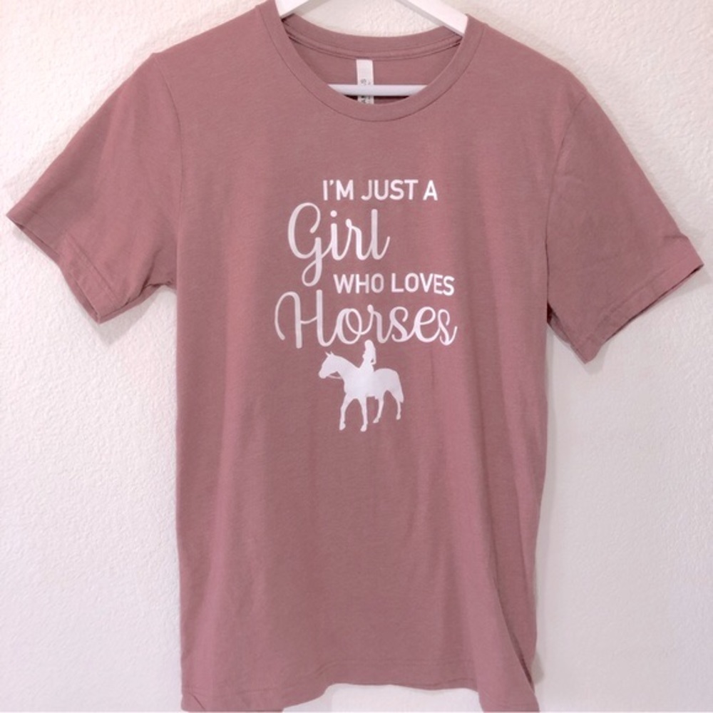 I’m Just A Girl Who Loves Horses Graphic T-Shirt